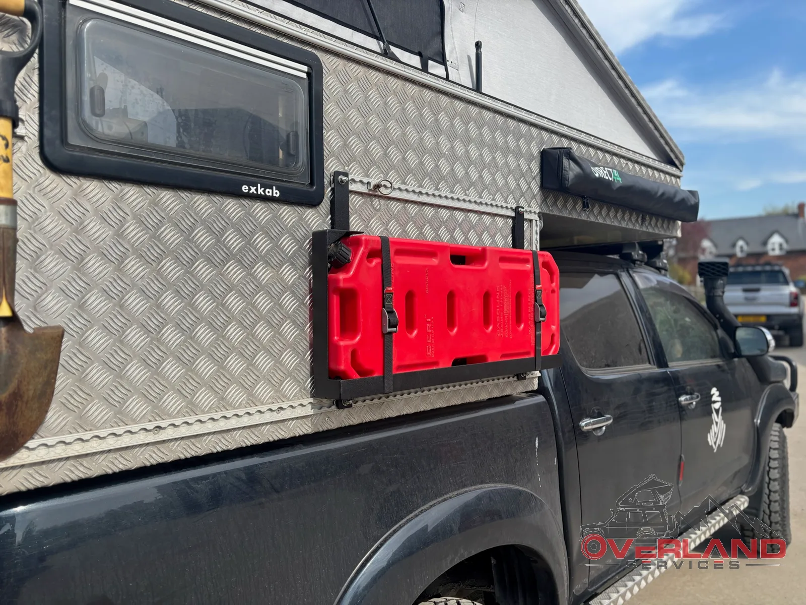 Toyota Hilux build by Overland Services