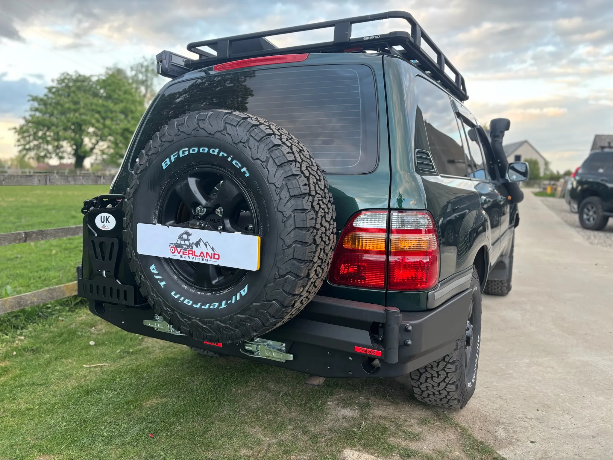 Toyota Landcruiser 100 build by Overland Services