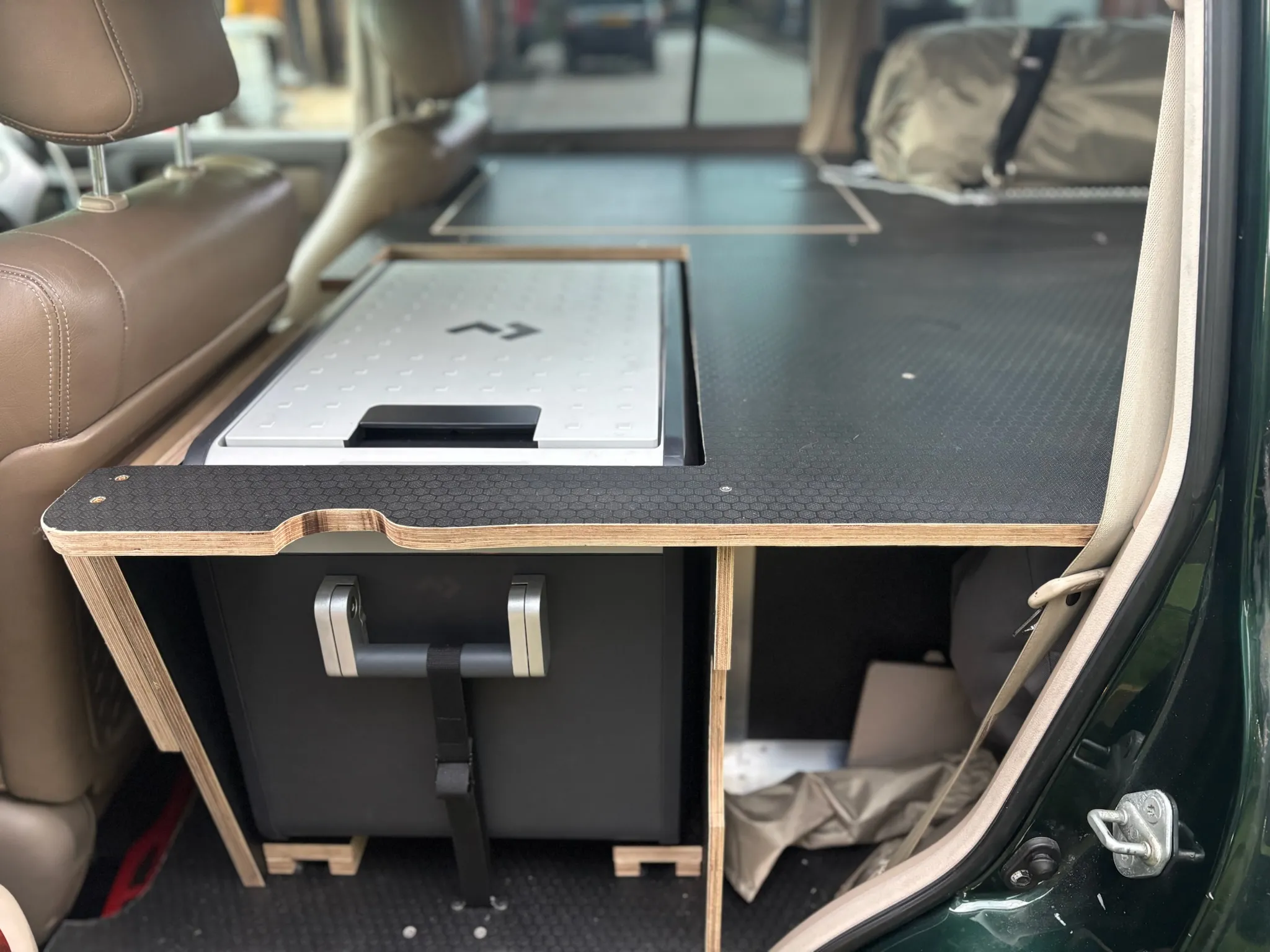 Toyota Landcruiser 100 build by Overland Services