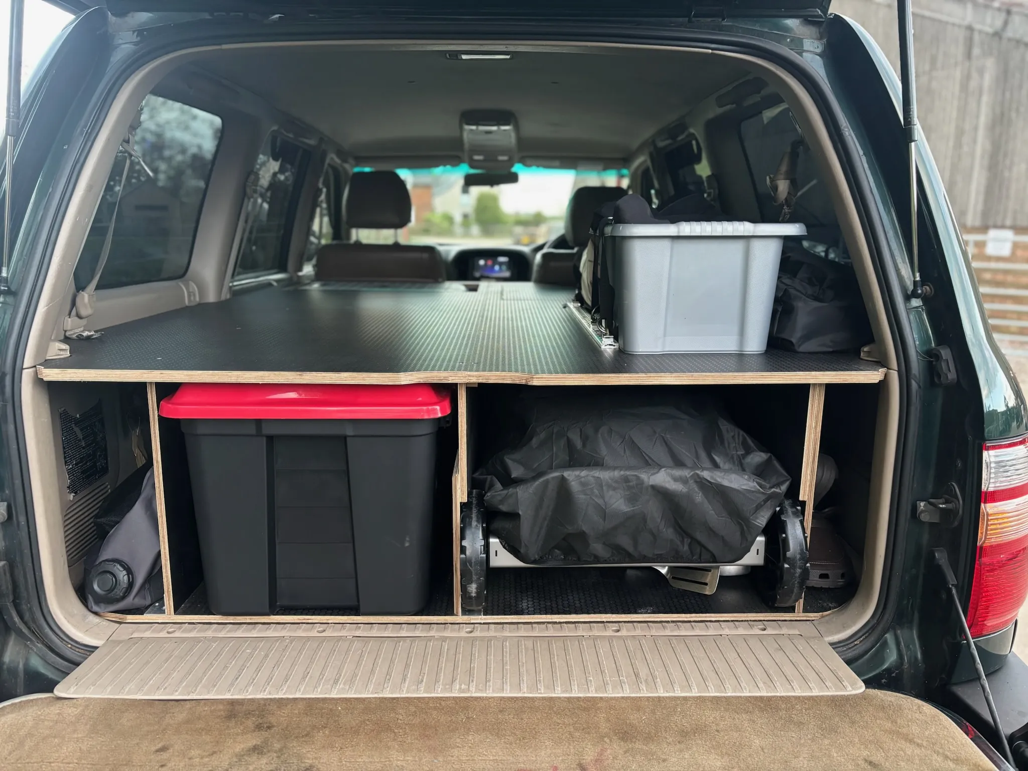 Toyota Landcruiser 100 build by Overland Services
