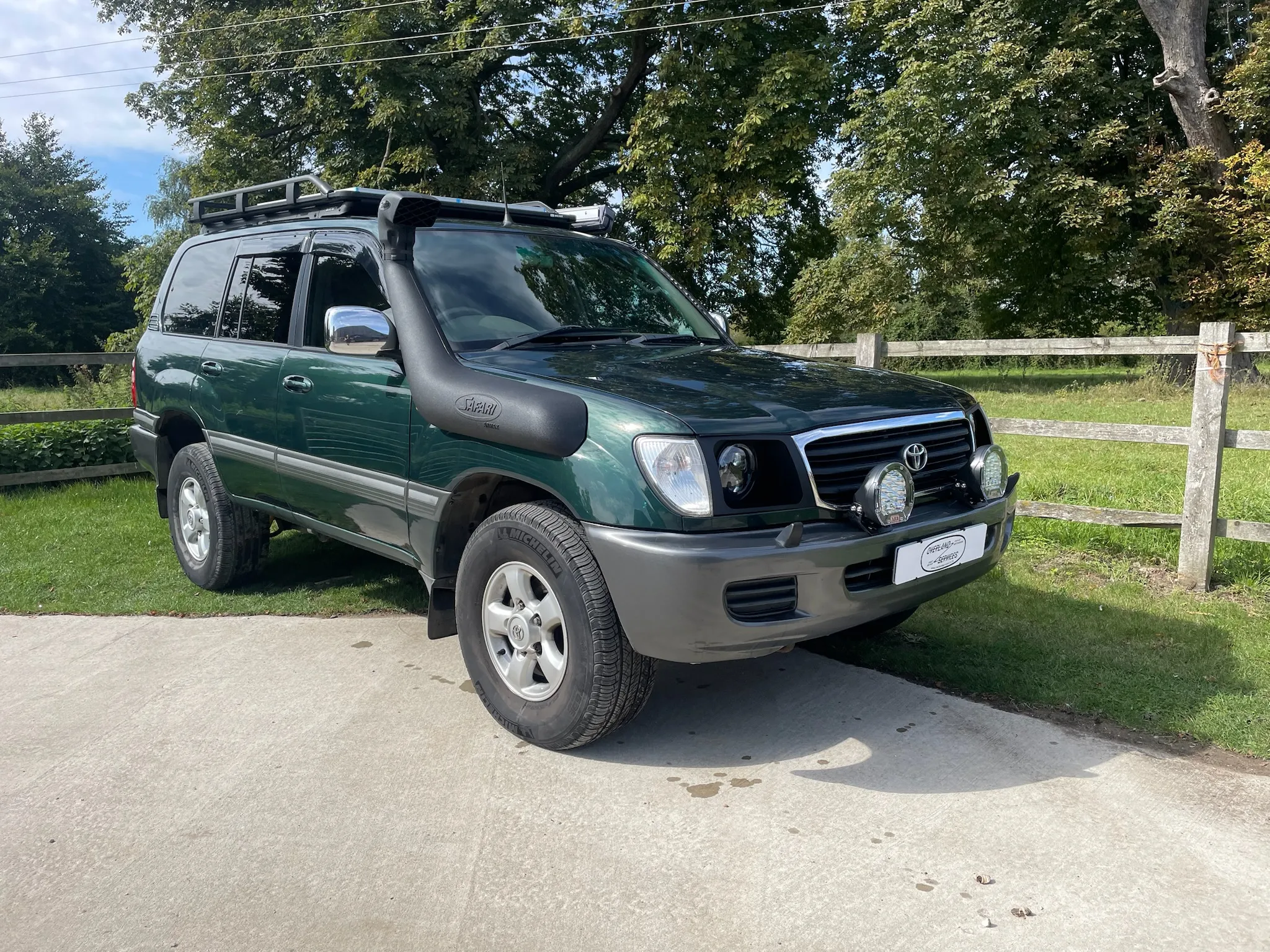 Toyota Landcruiser 100 build by Overland Services