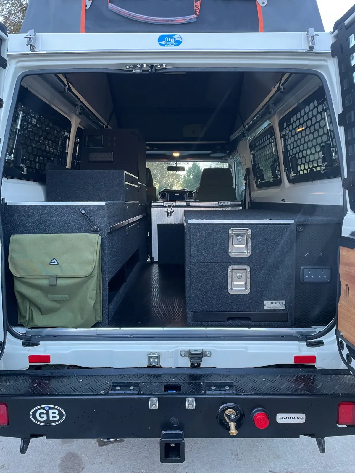 Toyota Landcruiser 76 build by Overland Services